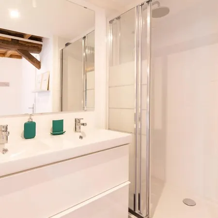 Centre: Fully-equipped Triplex With Terrace Lilla